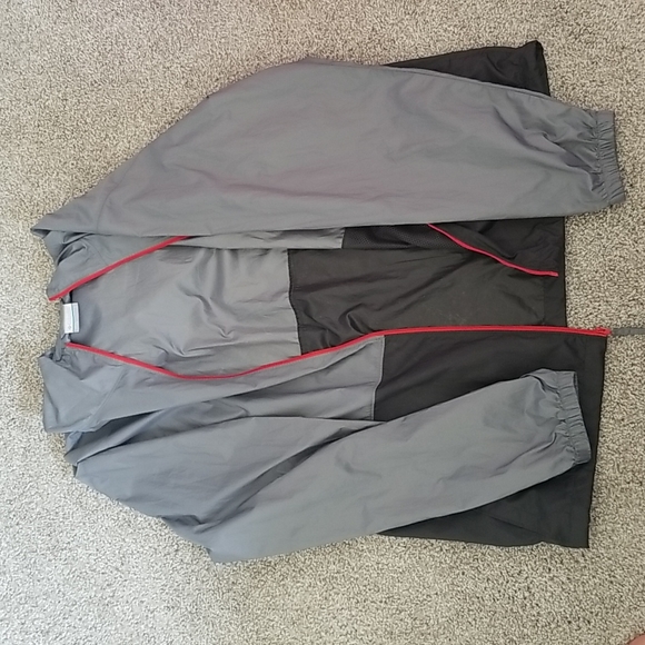 Columbia Lightweight Windbreaker - Picture 2 of 3